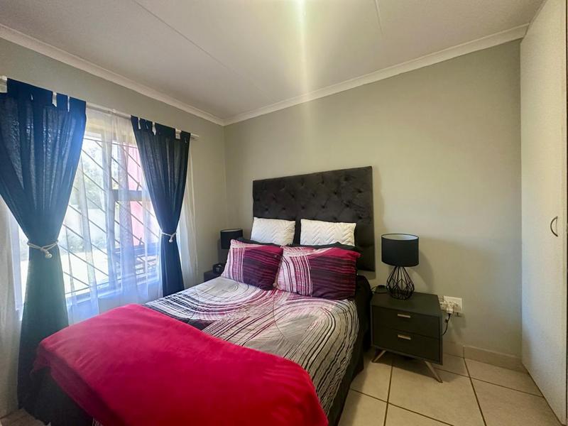To Let 2 Bedroom Property for Rent in Buhrein Western Cape